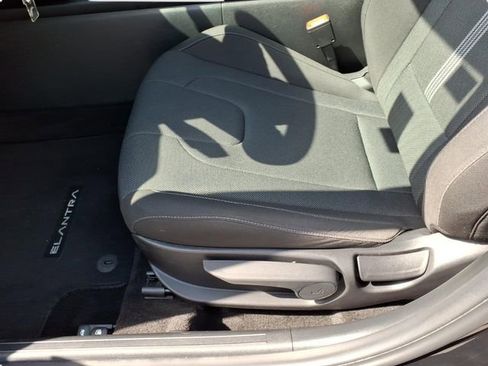 Used 2024 Hyundai Elantra SE image 14