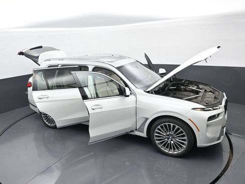 Used 2025 BMW X7 xDrive40i w/ Executive Package AWD/4WD image 38