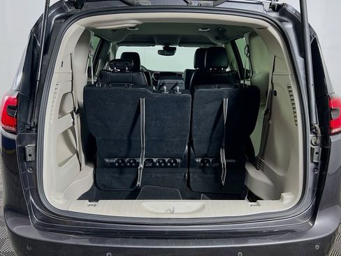 Used 2023 Chrysler Pacifica Touring-L FWD image 23