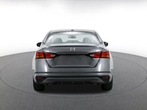 Used 2025 Nissan Altima 2.5 SV FWD image 8