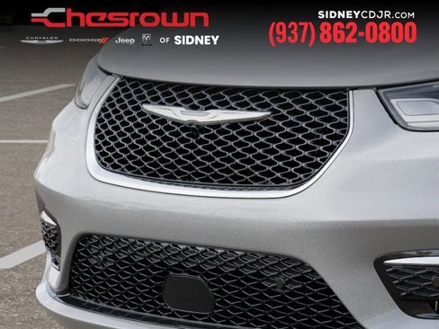 New 2026 Chrysler Pacifica Select image 11