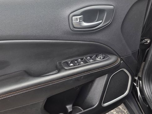Used 2018 Jeep Compass Latitude image 13