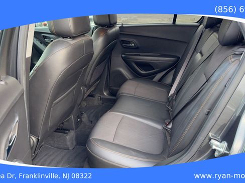 Used 2018 Chevrolet Trax LT w/ LT Convenience Package image 13