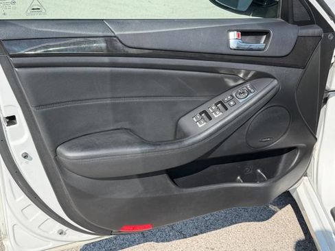 Used 2014 Kia Cadenza Premium FWD image 16