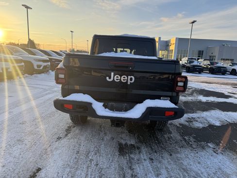 Used 2020 Jeep Gladiator Overland image 4