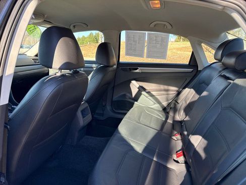 Used 2017 Volkswagen Passat 1.8T R-Line image 34