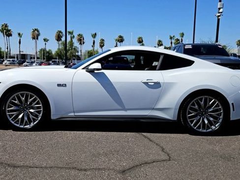 Used 2025 Ford Mustang GT Premium RWD image 5
