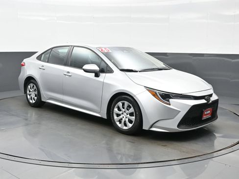 Used 2025 Toyota Corolla LE FWD image 8