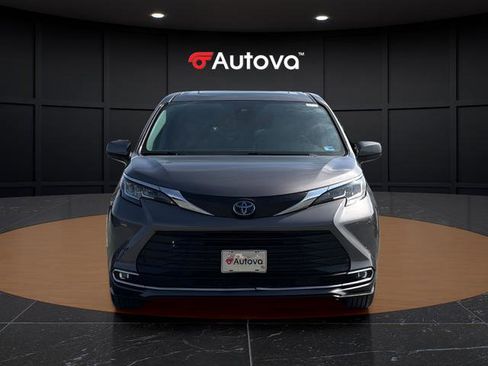 Used 2021 Toyota Sienna XLE AWD/4WD image 8