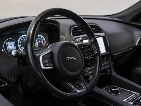 Used 2018 Jaguar F-PACE S image 11