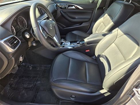 Used 2019 INFINITI QX30 w/ Cargo Package image 11