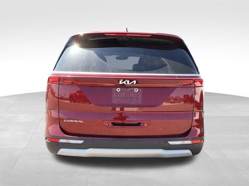 Used 2024 Kia Carnival LX image 12