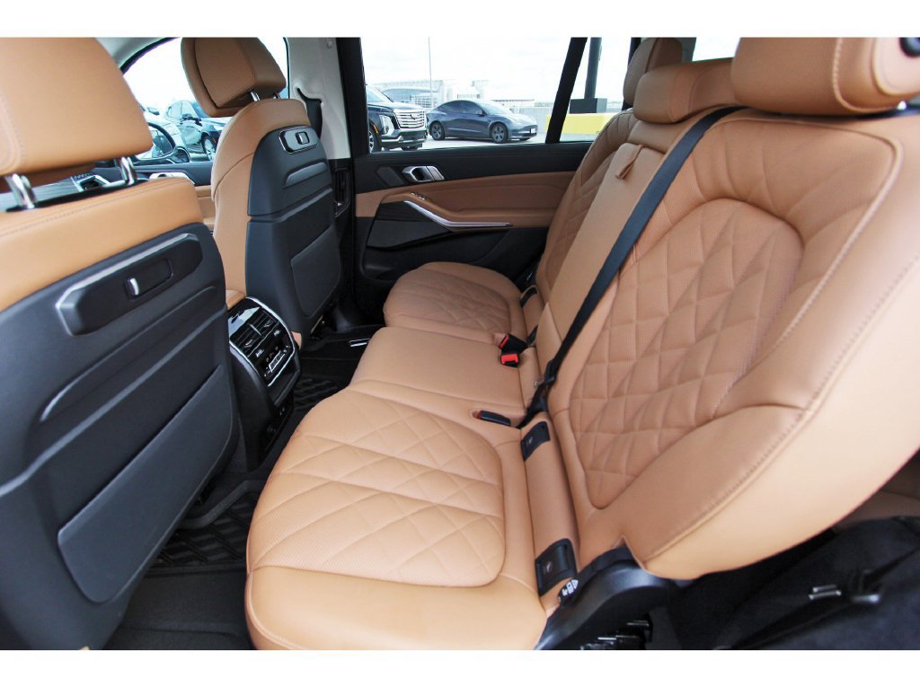 Used 2026 BMW X7 xDrive40i AWD/4WD image 7