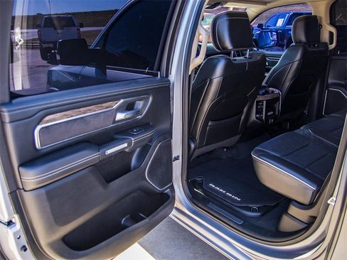 Used 2019 RAM 1500 Laramie image 28