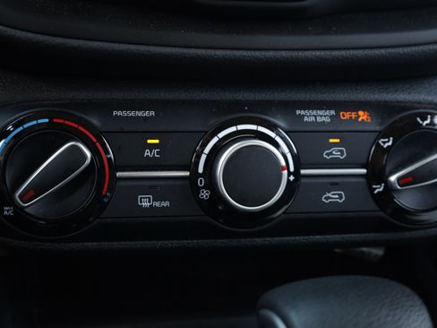 Used 2025 Kia Soul LX FWD image 10