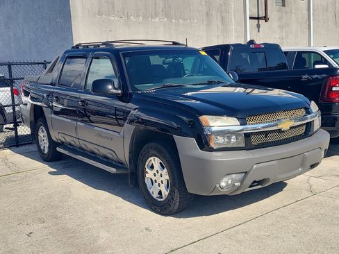 Used 2002 Chevrolet Avalanche 4x4 w/ North Face Edition image 2