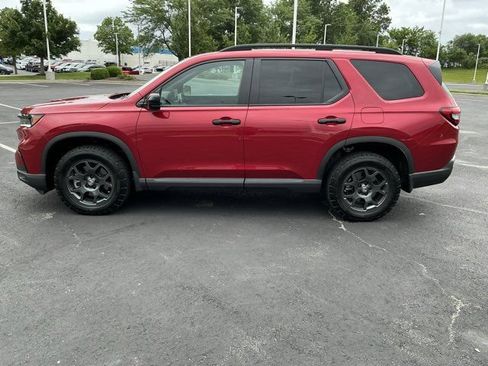 Used 2025 Honda Pilot TrailSport image 10