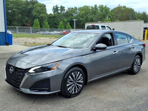 Used 2023 Nissan Altima 2.5 SV AWD/4WD image 3