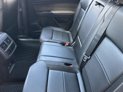 Used 2021 Volkswagen Atlas Cross Sport SE w/ Panoramic Sunroof Package FWD image 12