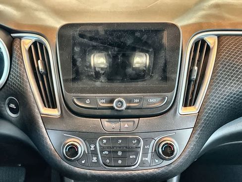 Used 2025 Chevrolet Malibu LT image 16