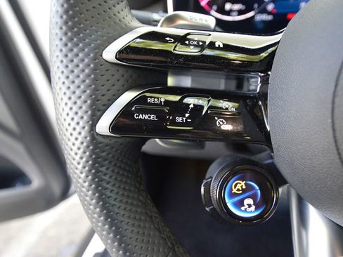 Used 2025 Mercedes-Benz GLC 43 AMG 4MATIC image 33