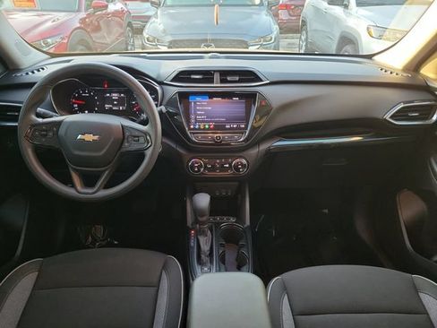 Used 2023 Chevrolet TrailBlazer LT w/ Convenience Package FWD image 9