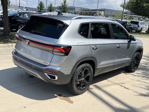 Certified 2025 Volkswagen Taos SEL image 10