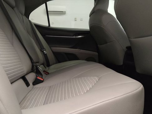 Used 2022 Toyota Camry SE FWD image 19