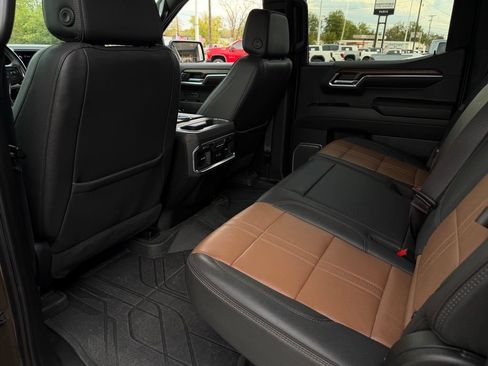 Used 2023 Chevrolet Silverado 1500 High Country w/ Technology Package AWD/4WD image 15