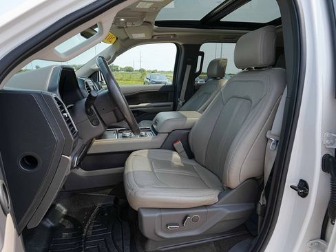 Used 2019 Ford Expedition Limited w/ Equipment Group 302A AWD/4WD image 17