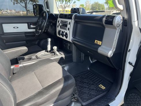 Used 2008 Toyota FJ Cruiser 4WD image 12