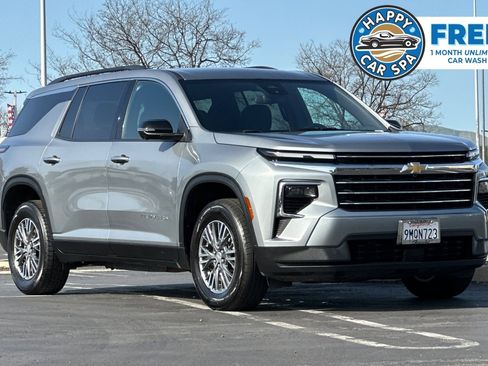 Certified 2024 Chevrolet Traverse LT image 1