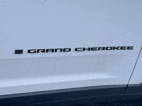 Used 2022 Jeep Grand Cherokee L Laredo RWD image 11