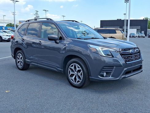 Used 2022 Subaru Forester Premium AWD/4WD image 3