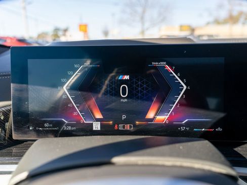 Used 2025 BMW X6 xDrive40i w/ Climate Comfort Package image 23