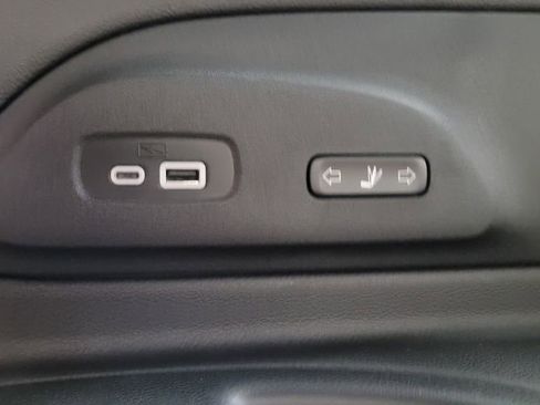 New 2026 Chrysler Pacifica Pinnacle image 40