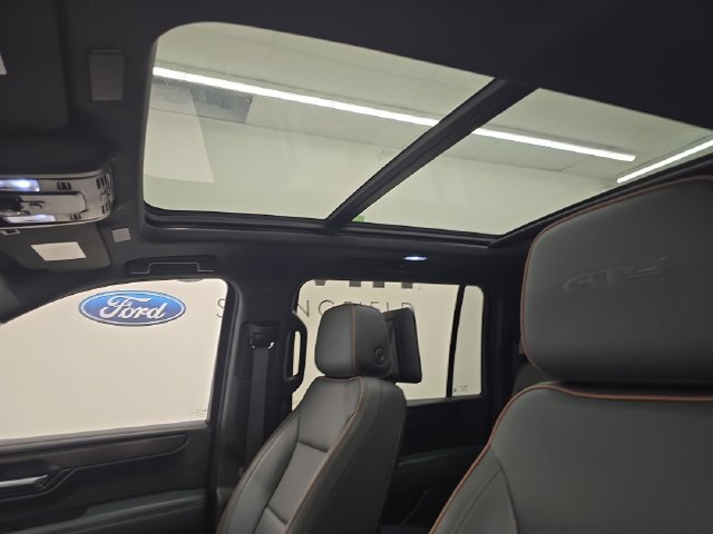 Used 2025 GMC Yukon XL AT4 w/ AT4 Premium Plus Package AWD/4WD image 29