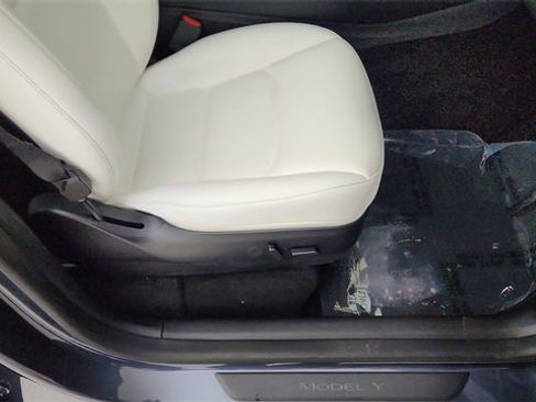 Used 2021 Tesla Model Y Long Range image 22