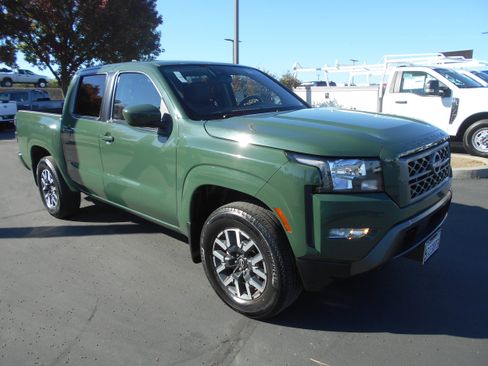 Used 2022 Nissan Frontier SV image 6