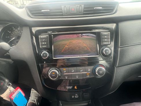Used 2018 Nissan Rogue S FWD image 10