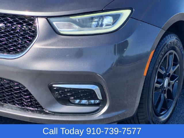 Used 2022 Chrysler Pacifica Touring FWD image 9