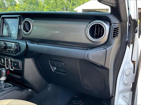 Used 2018 Jeep Wrangler Unlimited Sahara w/ Dual Top Group AWD/4WD image 27