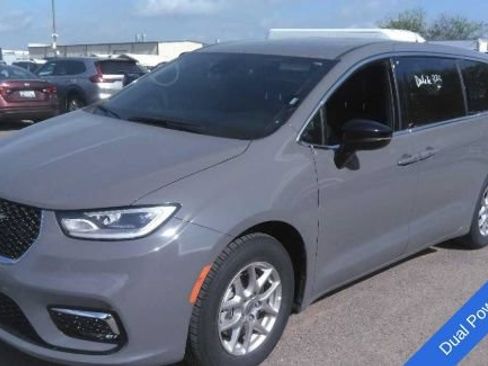 Used 2025 Chrysler Pacifica Select FWD image 5