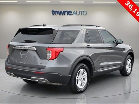 Used 2023 Ford Explorer XLT w/ Equipment Group 202A image 5