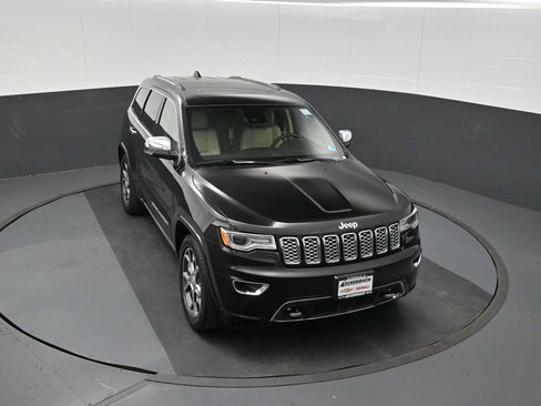 Used 2020 Jeep Grand Cherokee Overland AWD/4WD image 11