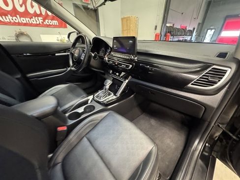 Used 2022 Kia Seltos EX image 12