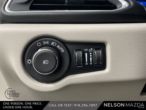 Used 2019 Chrysler Pacifica Touring-L Plus image 24