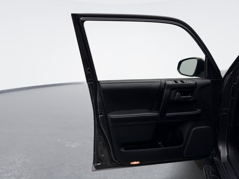 Used 2017 Toyota 4Runner SR5 Premium image 9