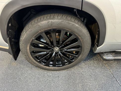 Certified 2024 Toyota Highlander XSE image 30