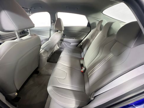 Used 2023 Hyundai Elantra SEL image 22